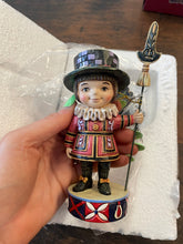 Load image into Gallery viewer, Jim shore, Disney traditions, “Welcome to England”