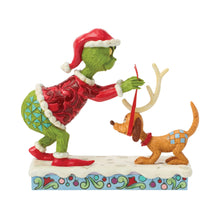 Load image into Gallery viewer, Grinch Tying Antlers Max Fig 6018955