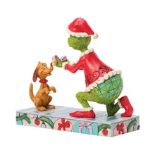Load image into Gallery viewer, Grinch Giving Max a Bone Fig 6018964