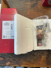 Load image into Gallery viewer, Jim shore, Disney traditions, “Welcome to England”