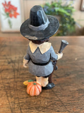 Load image into Gallery viewer, Jim shore Harvest Pilgrim Mini