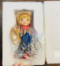 Load image into Gallery viewer, Jim shore, Disney traditions “welcome to America”