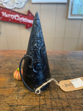 Load image into Gallery viewer, Jim shore “fraidy cat” gnome