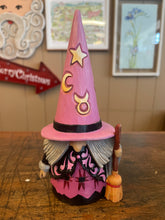 Load image into Gallery viewer, Jim Shore “witch way gnome”