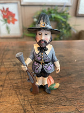 Load image into Gallery viewer, Jim shore Harvest Pilgrim Mini
